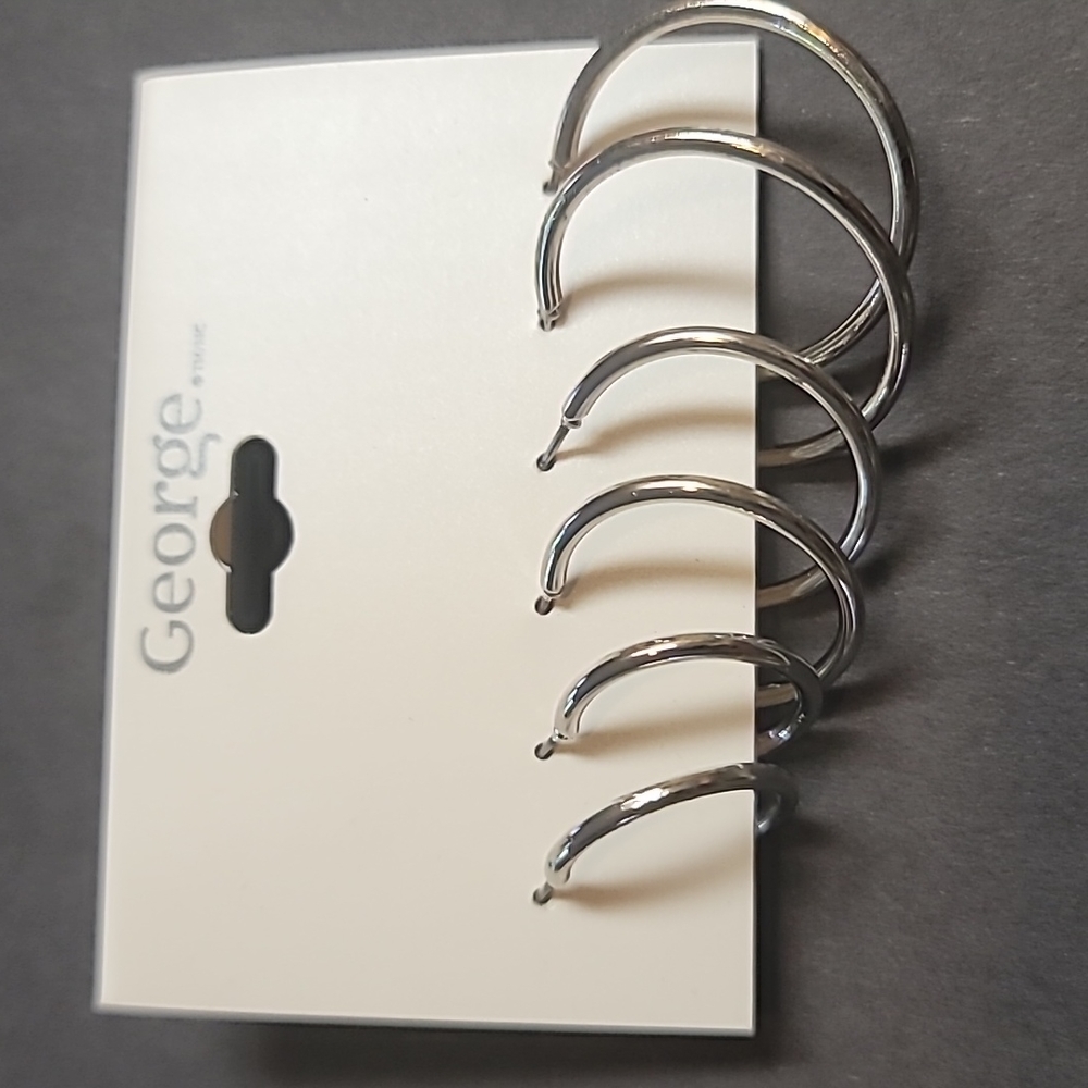 George Large Medium and Small 3 pairs of hoop earrings with a silver ton…